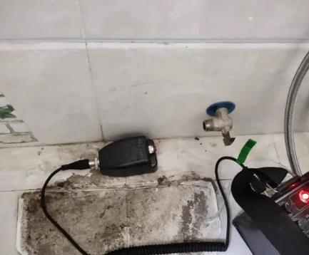 科尔沁左翼后屋顶漏水维修公司分享下卫生间漏水的危害及解决方法